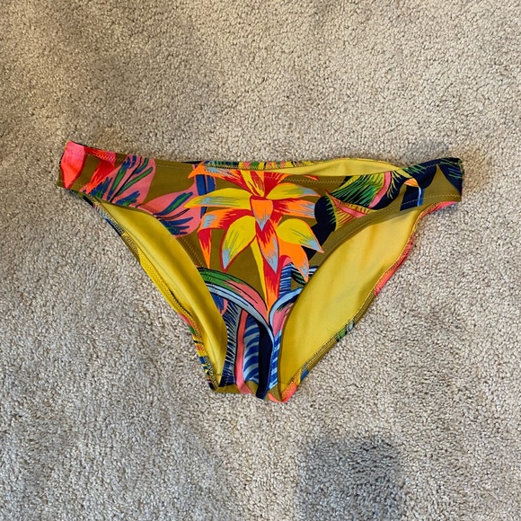 Aerie Tropical Bikini Bottom Size Medium - Picture 2 of 2